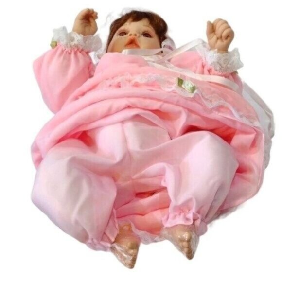 Vintage Exclusive Collector's Doll Dressed in Pink with White Lace Trim & Bonnet - Picture 5 of 12